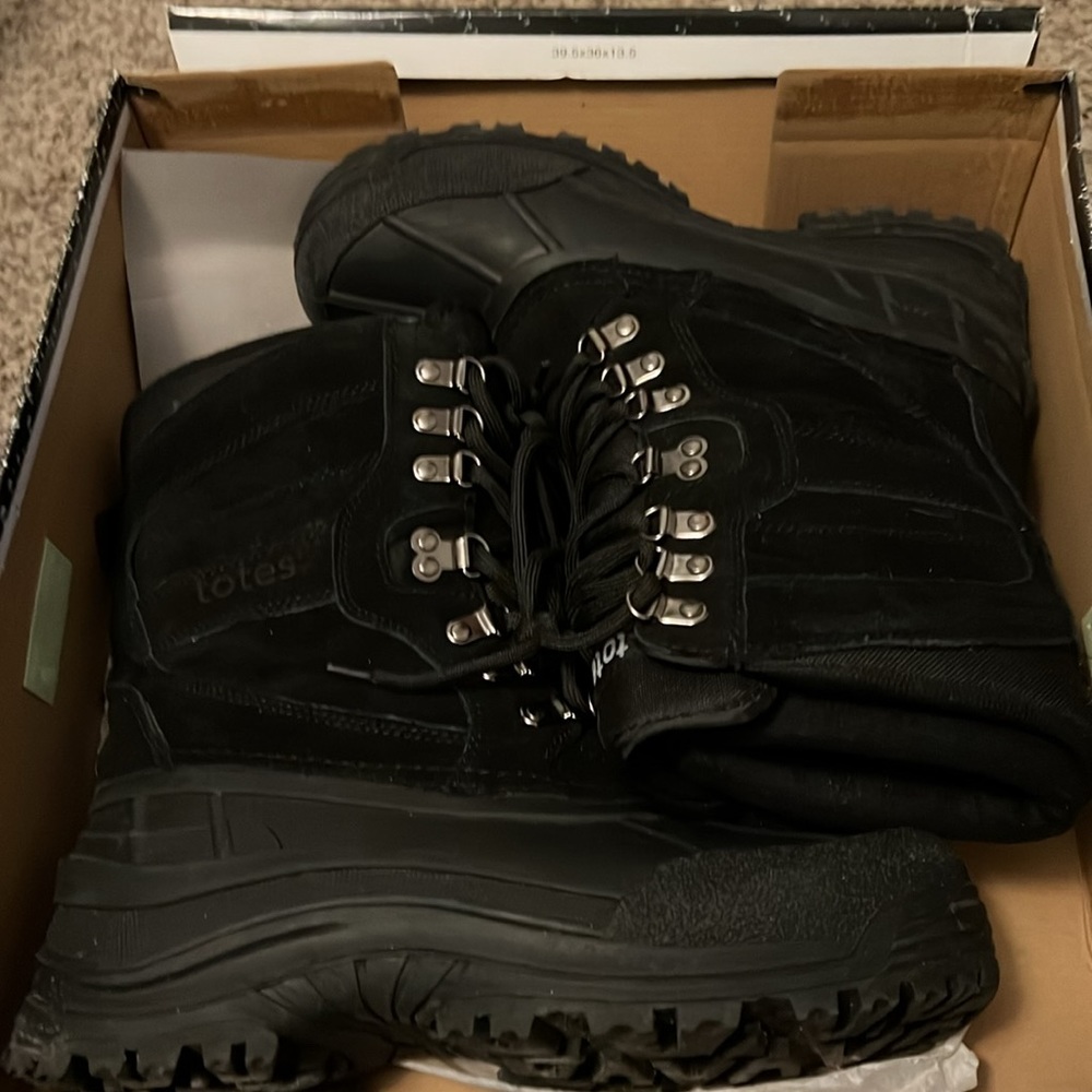 Men's black faux suede snow boots Totes size 8